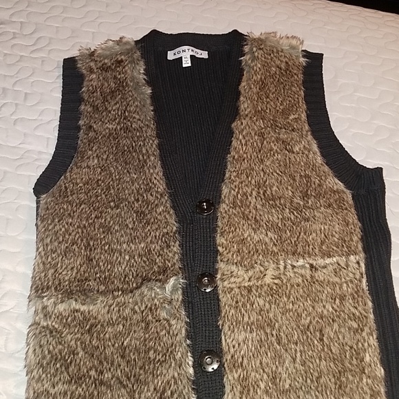 Other - Black vest with faux fur